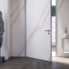 Dekton Opera 7 Dekton Opera mutfak tezgahı, beyaz zemin açık gri damarlı mermer deseni