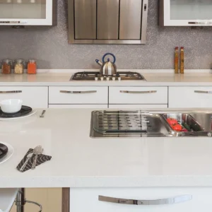 Çimstone Lapland mutfak tezgahı, saf beyaz desenli ve benekli