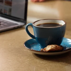 Çimstone Troas mutfak tezgahı, açık kahverengi desenli ve damarlı